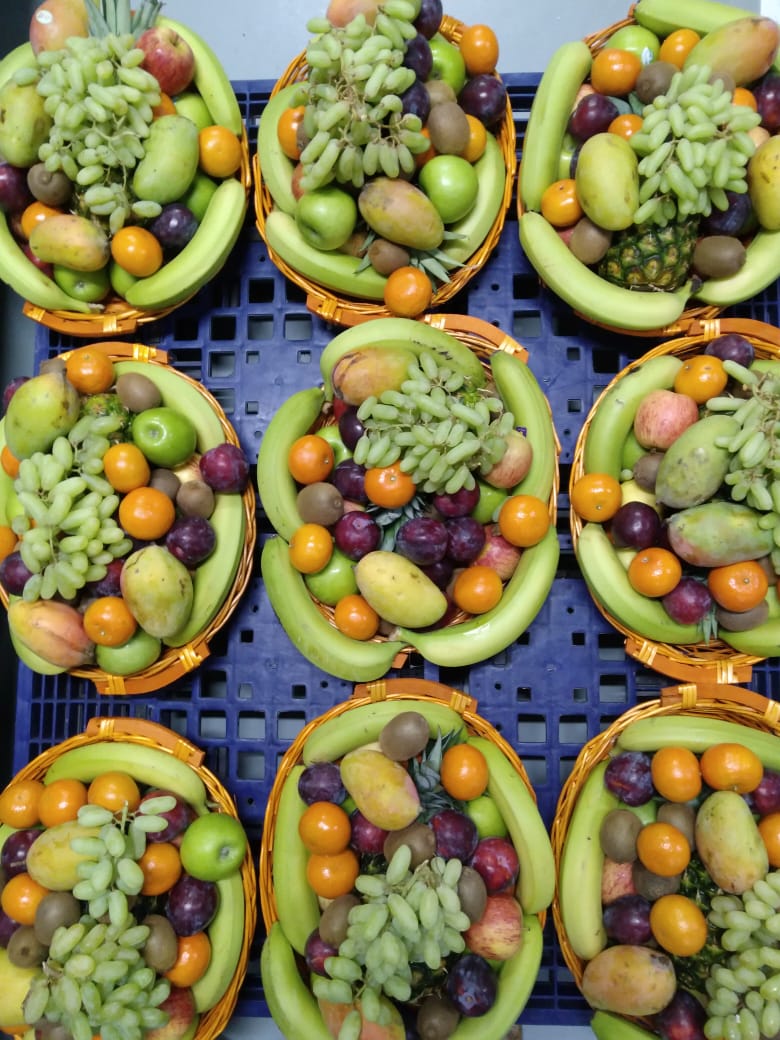 Fresh Fruits Basket (Medium) – Perfect Gift | FreshNBulk UAE
