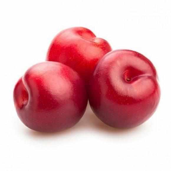 Red Plums - Pack-Fruits-Spain-FreshNBulk.ae